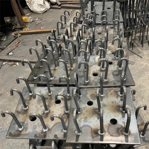 图纸中如何确定白山预埋件的位置？