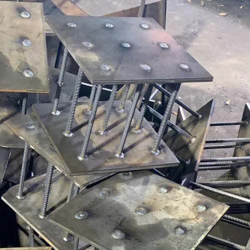 在确定白山预埋件位置时，需要考虑以下几点